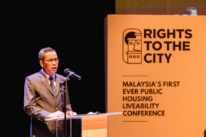 Datuk Azhar bin Ahmad, Deputy Secretary-General (Housing and Community Wellbeing), Ministry of Housing and Local Government delivering the CLosing Note